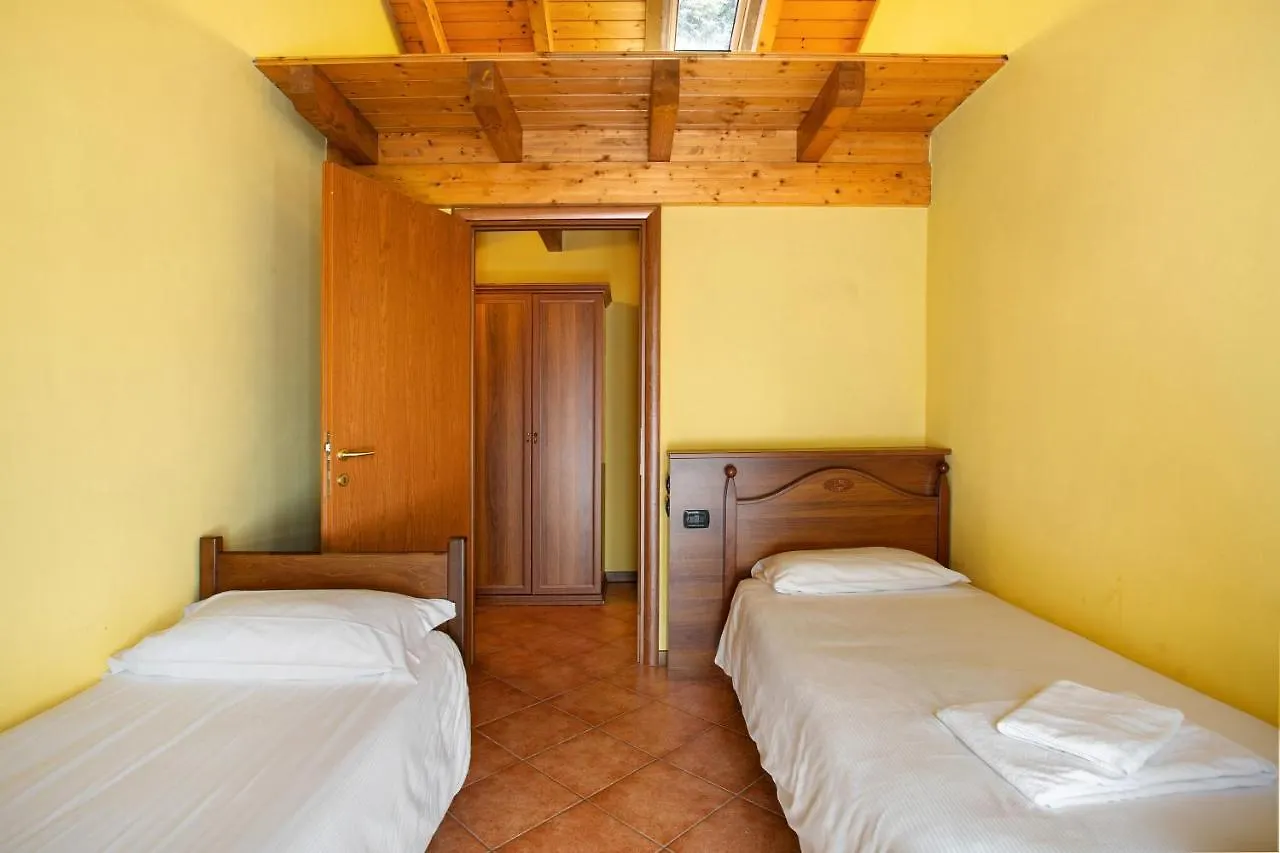 Residence Appartamento Londra Civate 0*,  Italy
