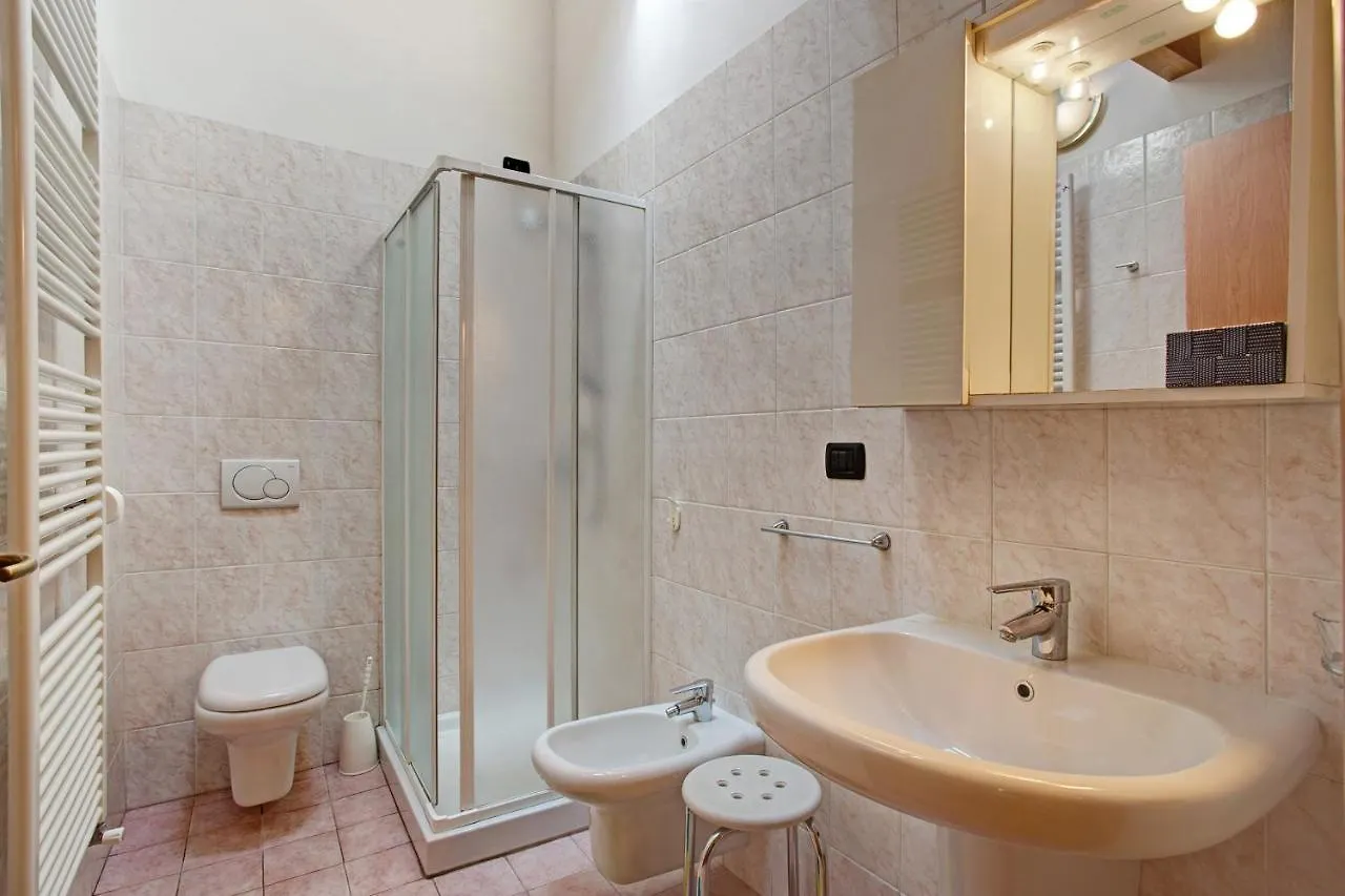Residence Appartamento Londra Civate Apartment
